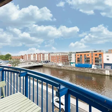 アパート снеск Q,r-с0de First -,-cozy 2bed In Next To River Liffey ダブリン